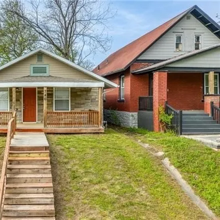 Buy this 2 bed house on 2119 North 8th Street in Kansas City, KS 66101