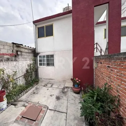 Buy this 3 bed house on Calle Cima 8 in Conjunto Urbano Sittia, Municipio de Cuautitlán Izcalli
