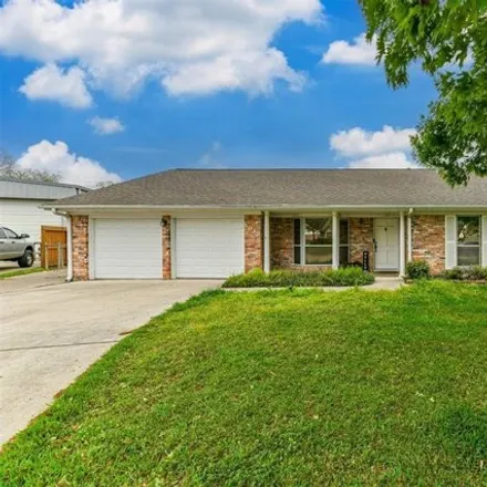 Buy this 3 bed house on 4117 Pine Shadows Street in Dickinson, TX 77539
