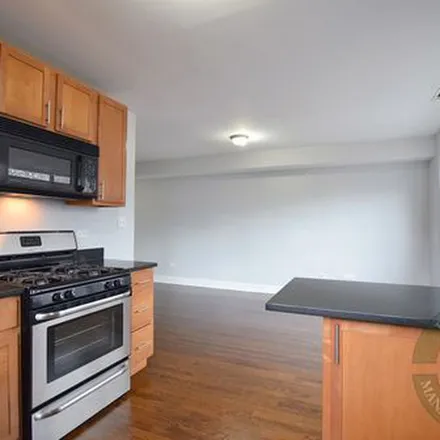 Rent this 2 bed apartment on 7626 North Marshfield Avenue in Chicago, IL 60626