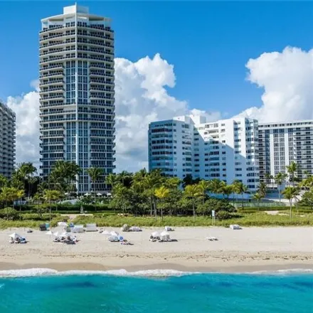 Rent this 6 bed condo on Collins Avenue & 10200 Block in Collins Avenue, Bal Harbour Village