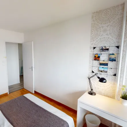 Rent this 4 bed room on 30 rue Salvador Allende