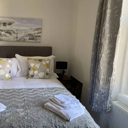 Image 1 - Whitby, YO21 3HQ, United Kingdom - Apartment for rent