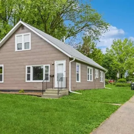 Buy this 3 bed house on 1362 2nd Avenue in Iowa City, IA 52240