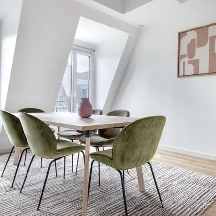 Rent this 3 bed apartment on 20 bis Rue Saint-Pierre in 92200 Neuilly-sur-Seine, France