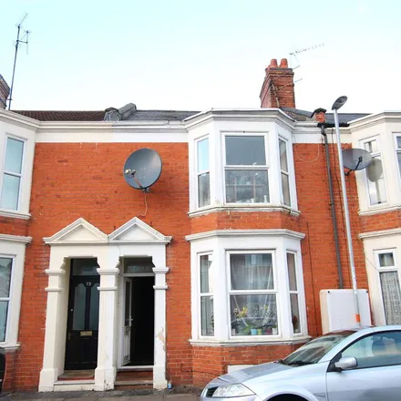 Rent this 6 bed apartment on Cedar Road in Northampton, NN1 4RW