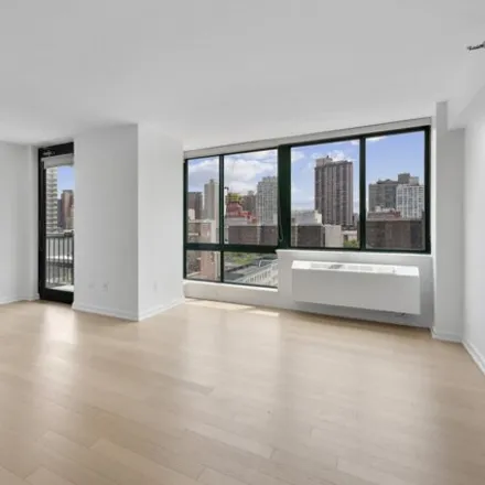 Rent this 2 bed house on Pick A Bagel in 39 West End Avenue, New York