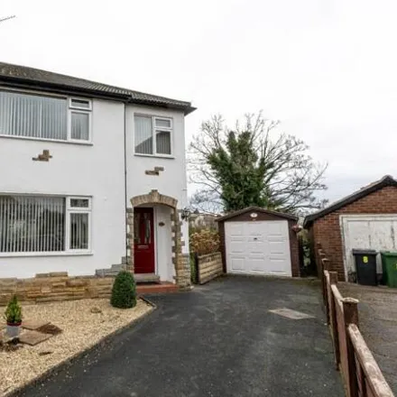 Buy this 3 bed duplex on Victoria Close in Farsley, LS18 4PS