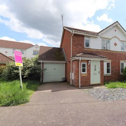 Rent this 3 bed duplex on Evensyde in Rickmansworth, WD18 8WQ