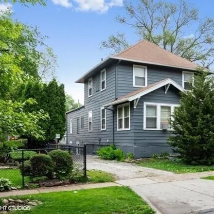 Buy this studio house on 1377 York Street in Des Moines, IA 50316