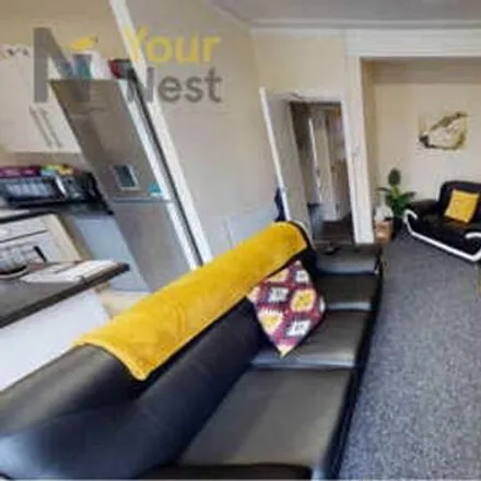 Rent this 4 bed apartment on 3-37 Headingley Mount in Leeds, LS6 3EW