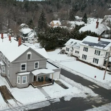 Image 3 - 201 Winter Street, Saint Johnsbury, VT 05819, USA - House for sale