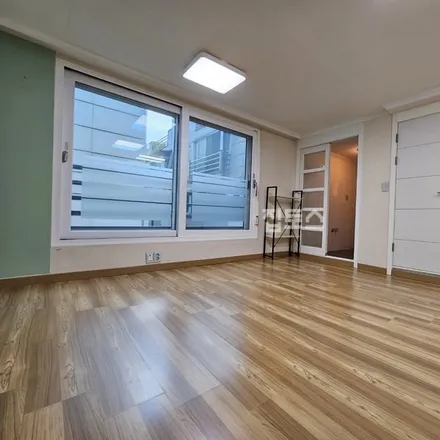 Rent this 2 bed apartment on 서울특별시 송파구 방이동 58-5