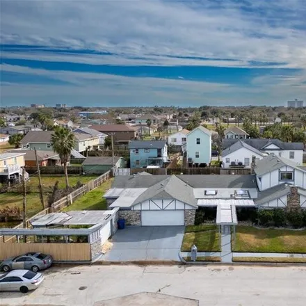 Buy this 5 bed house on 7001 Leslie Drive in Galveston, TX 77551