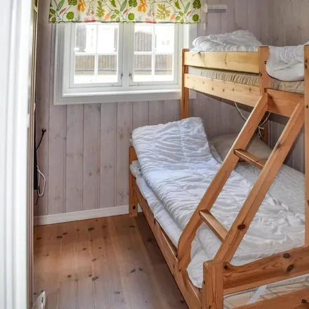 Rent this 3 bed apartment on Østre Bøen in Rjukan, Såheimsveien
