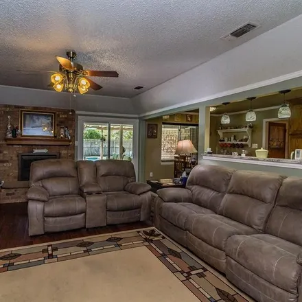 Image 6 - 6404 Suncrest Court, North Richland Hills, TX 76180, USA - House for sale
