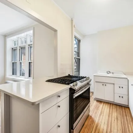 Image 2 - 37-11 84th Street, New York, NY 11372, USA - Apartment for sale