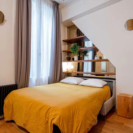 Rent this 2 bed apartment on 53 Rue Montmartre in 75002 Paris, France