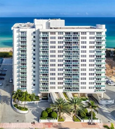 Image 2 - The Collins, 6917 Collins Avenue, Atlantic Heights, Miami Beach, FL 33141, USA - Condo for rent
