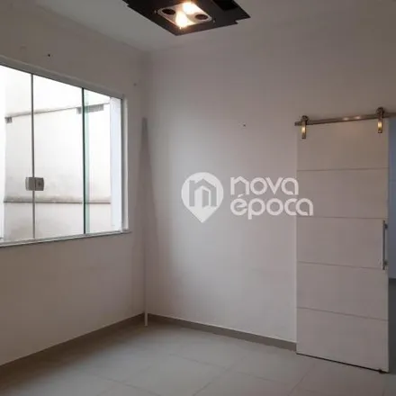 Buy this 2 bed apartment on Elite Musical in Rua Voluntários da Pátria 185, Botafogo
