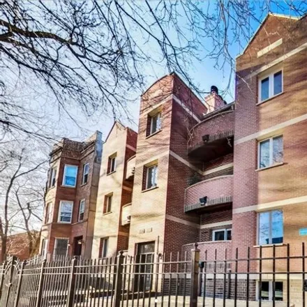 Rent this 2 bed condo on 2132-2136 West Evergreen Avenue in Chicago, IL 60622