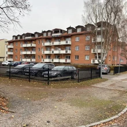 Rent this 3 bed apartment on Rehnholm PhotoArt in Heljestrandsgatan 4C, 633 44 Eskilstuna