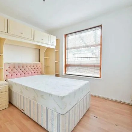 Image 4 - Paxton House, Morecambe Street, London, SE17 1DX, United Kingdom - Apartment for sale