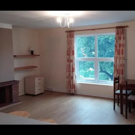 Image 3 - The Close, Kenilworth, CV8 2HN, United Kingdom - Apartment for rent