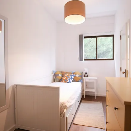 Rent this 4 bed room on Respiradouro in Rua Pinheiro Borges, 2610-025 Amadora