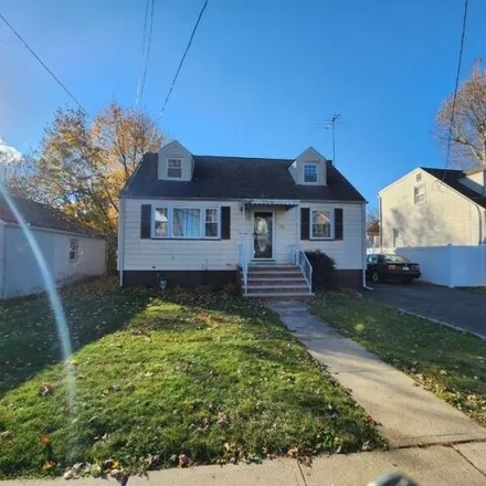 Rent this 3 bed house on 210 North 17th Street in Kenilworth, Union County