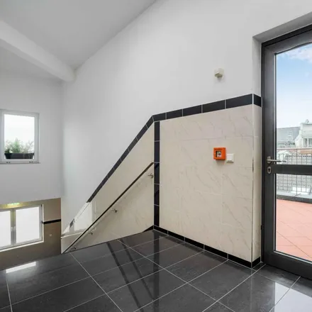 Rent this 4 bed apartment on Einkaufsmeile Leipziger Straße in Leipziger Straße 43, 60487 Frankfurt