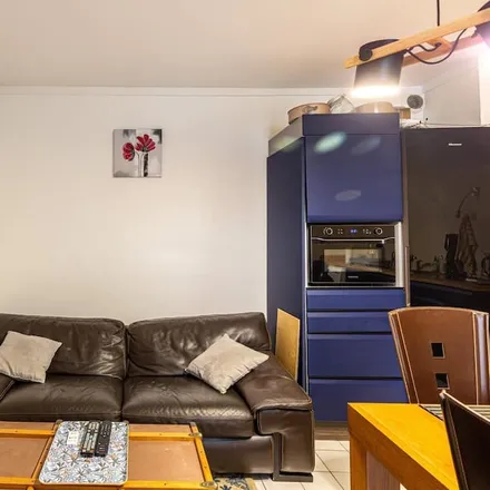 Rent this 2 bed apartment on Paris in Allée des Camélias, 94700 Maisons-Alfort