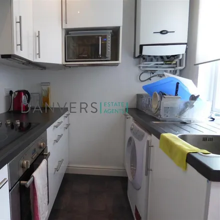 Image 5 - Warwick Street, Leicester, LE3 5HY, United Kingdom - Townhouse for rent