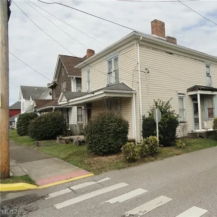 Image 1 - 199 Lincoln Street, New Cumberland, Clay District, WV 26047, USA - House for sale
