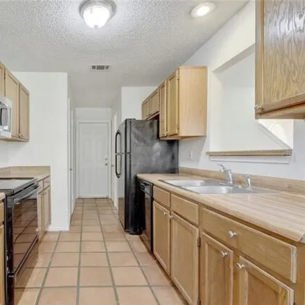 Image 9 - 6102 Parkwood Drive, Austin, TX 78749, USA - Apartment for rent