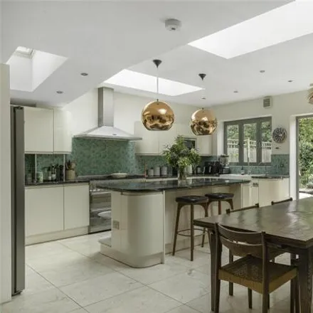 Image 5 - 138 Brondesbury Park, Willesden Green, London, NW2 5JP, United Kingdom - House for sale