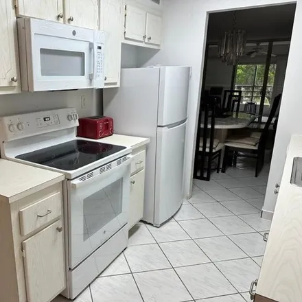Image 3 - 2946 Northwest 48th Terrace, Lauderdale Lakes, FL 33313, USA - Condo for rent