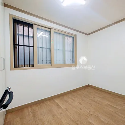 Rent this studio apartment on 서울특별시 관악구 봉천동 1672-8