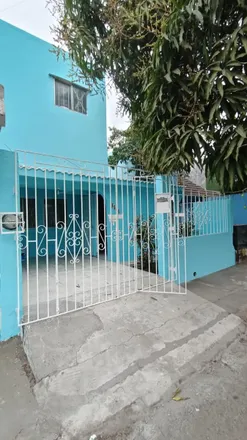 Buy this studio house on Farmacia Guadalajara in Avenida Ignacio Allende, Centro