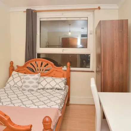 Rent this 1 bed apartment on 37-72 Barleycorn Way in London, E14 8DE