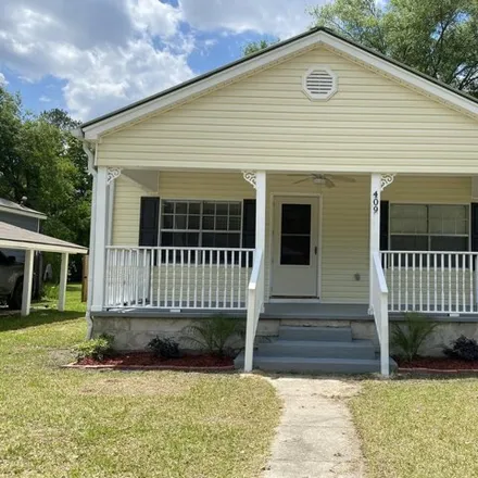 Buy this 2 bed house on 433 South 12th Avenue in Hattiesburg, MS 39401