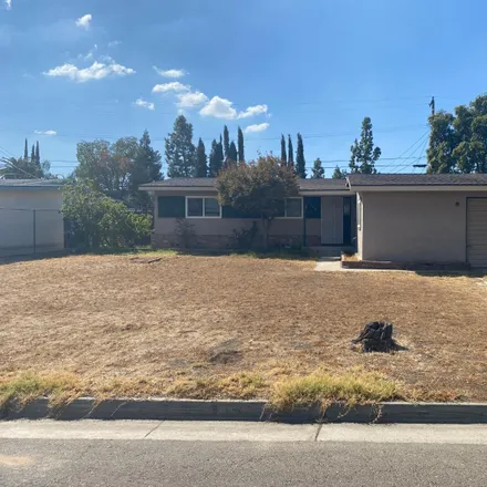 Buy this 3 bed house on 1316 Cherry Lane in Clovis, CA 93612
