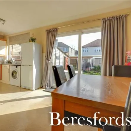 Image 2 - Edwards Way, Hutton, CM13 1BU, United Kingdom - Duplex for sale