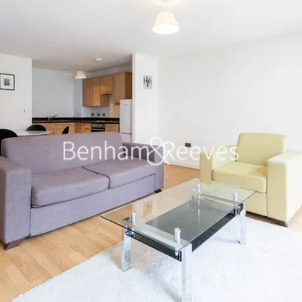 Image 4 - Oster Court, Tanner Close, London, NW9 5PZ, United Kingdom - Apartment for rent
