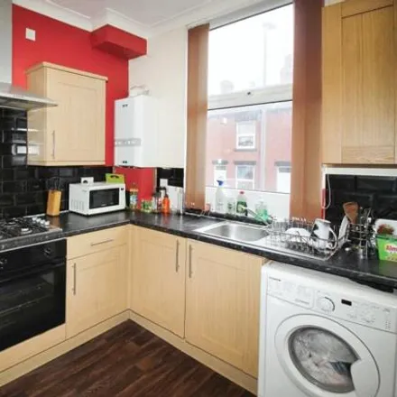 Rent this 5 bed townhouse on Trelawn Terrace in Leeds, LS6 3JQ