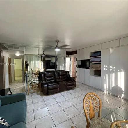Image 1 - 3447 South Ocean Drive, Beverly Beach, Hollywood, FL 33019, USA - Apartment for rent