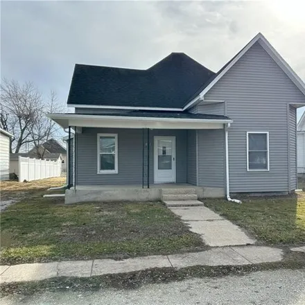 Buy this 2 bed house on 823 West Clinton Avenue in Effingham, IL 62401