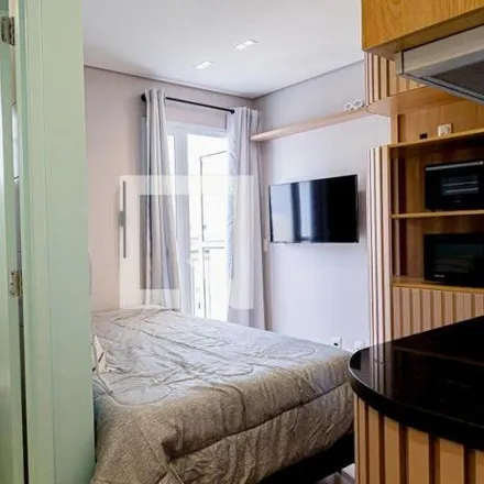 Rent this 1 bed apartment on Ponto de táxi 1296 in Rua Francisca Miquelina, República
