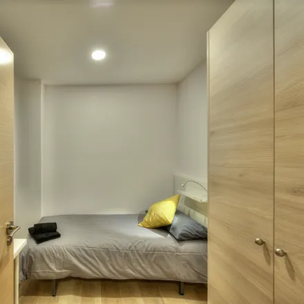 Image 3 - Travessera de Gràcia, 43 B, 08021 Barcelona, Spain - Room for rent