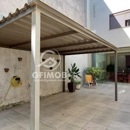 Buy this 3 bed house on Ferro Carril in Rua Domingos de Almeida, São Miguel